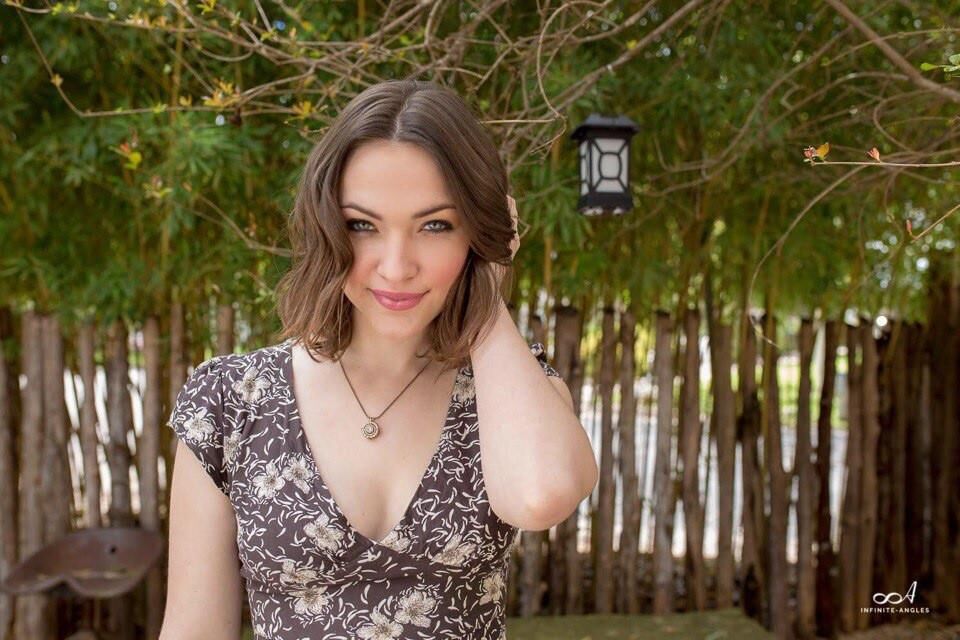 Violett Beane
