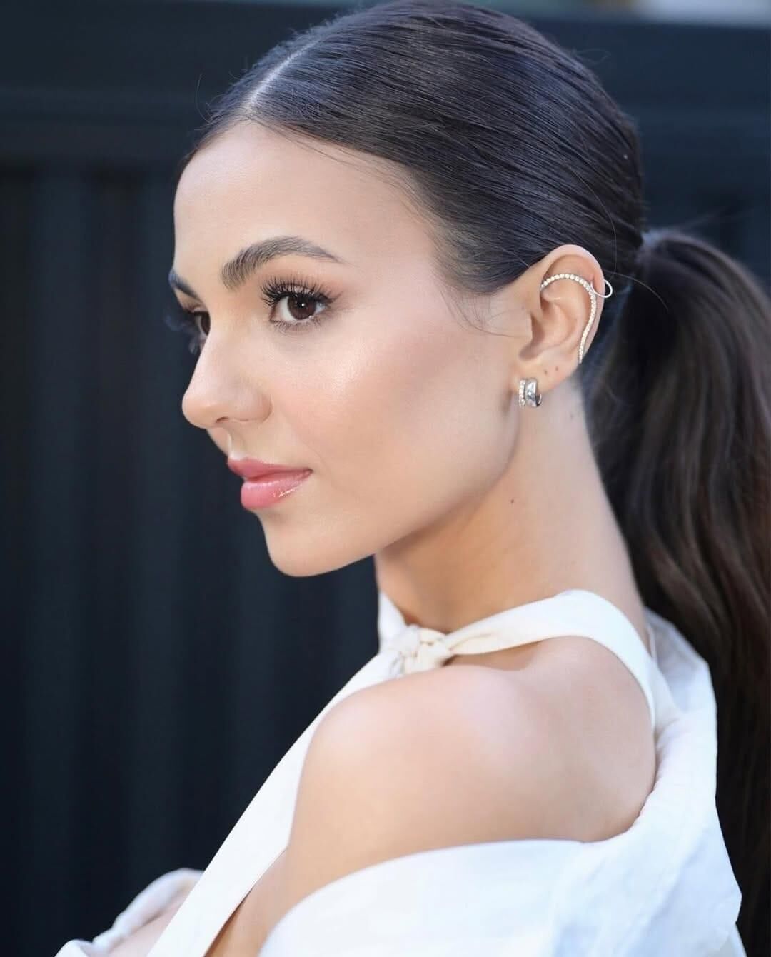 Victoria J! I love the view of her from the side!