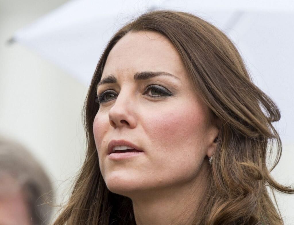 Kate and Brie! I love the view of her from the side!