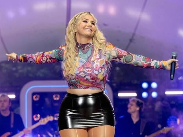 AI Beatrice Egli in Nylons 