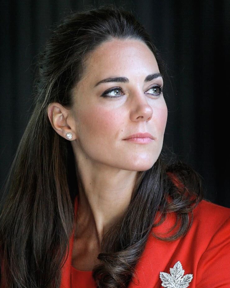 Kate and Brie! I love the view of her from the side!