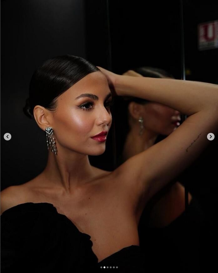 Victoria J! I love the view of her from the side!