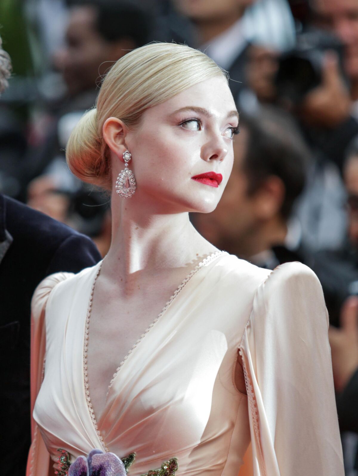 Stylischer Promi Teen Slut Elle Fanning, elegantes Sperma und Piss Hure