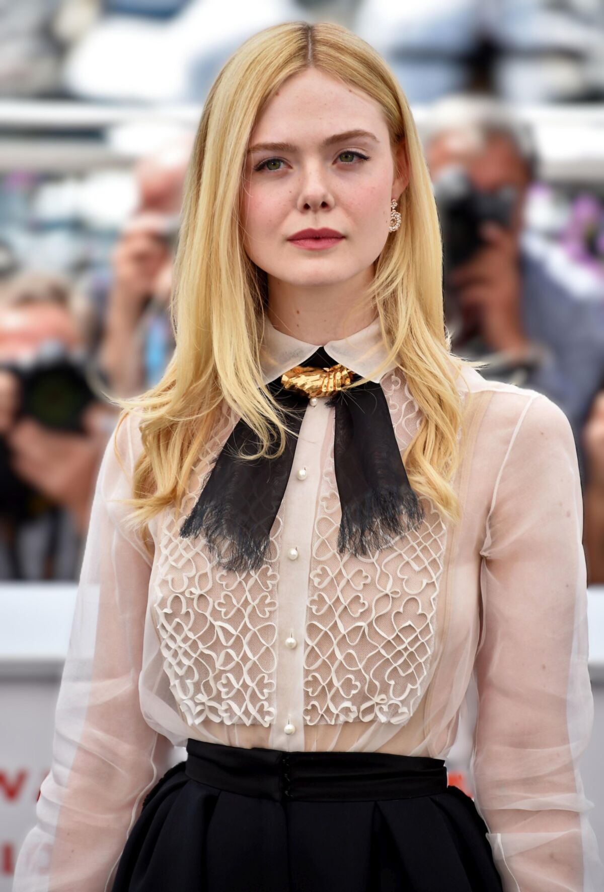 Stylischer Promi Teen Slut Elle Fanning, elegantes Sperma und Piss Hure