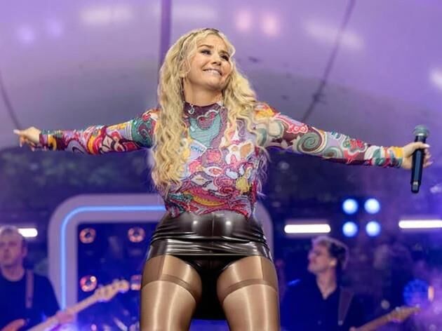 	 AI Beatrice Egli in Nylons 