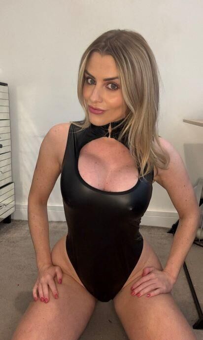 Weitere britische Babshow Lovelies Juli