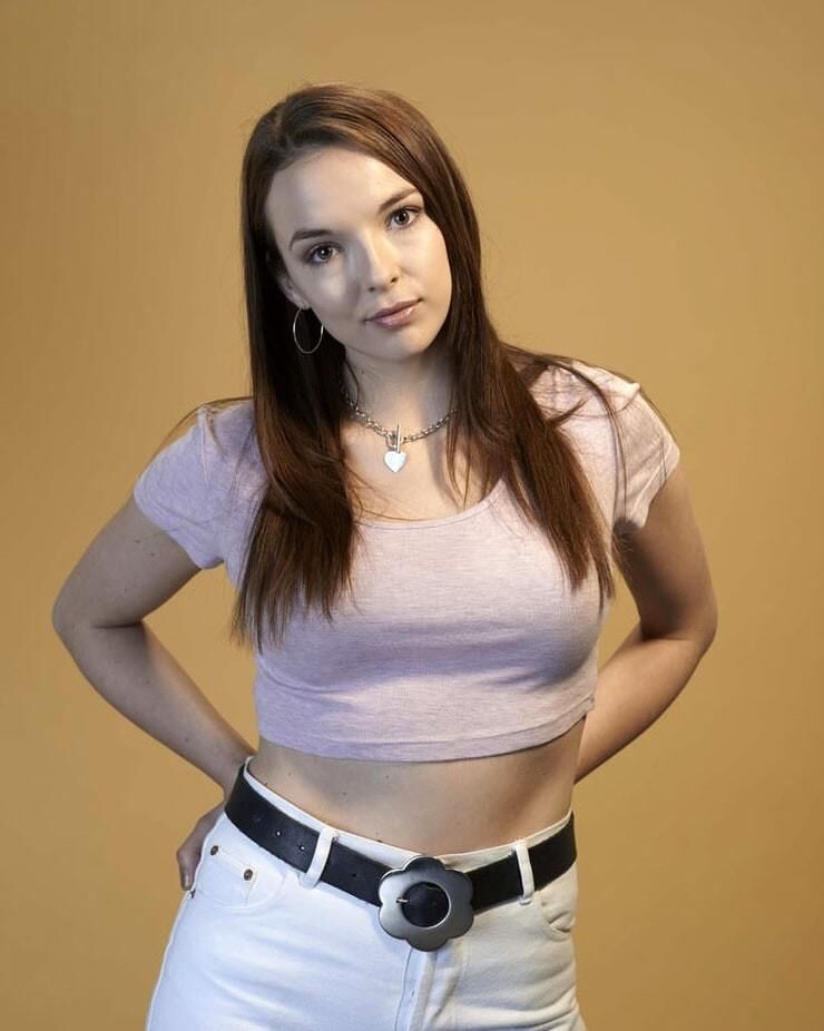 JODIE COMER