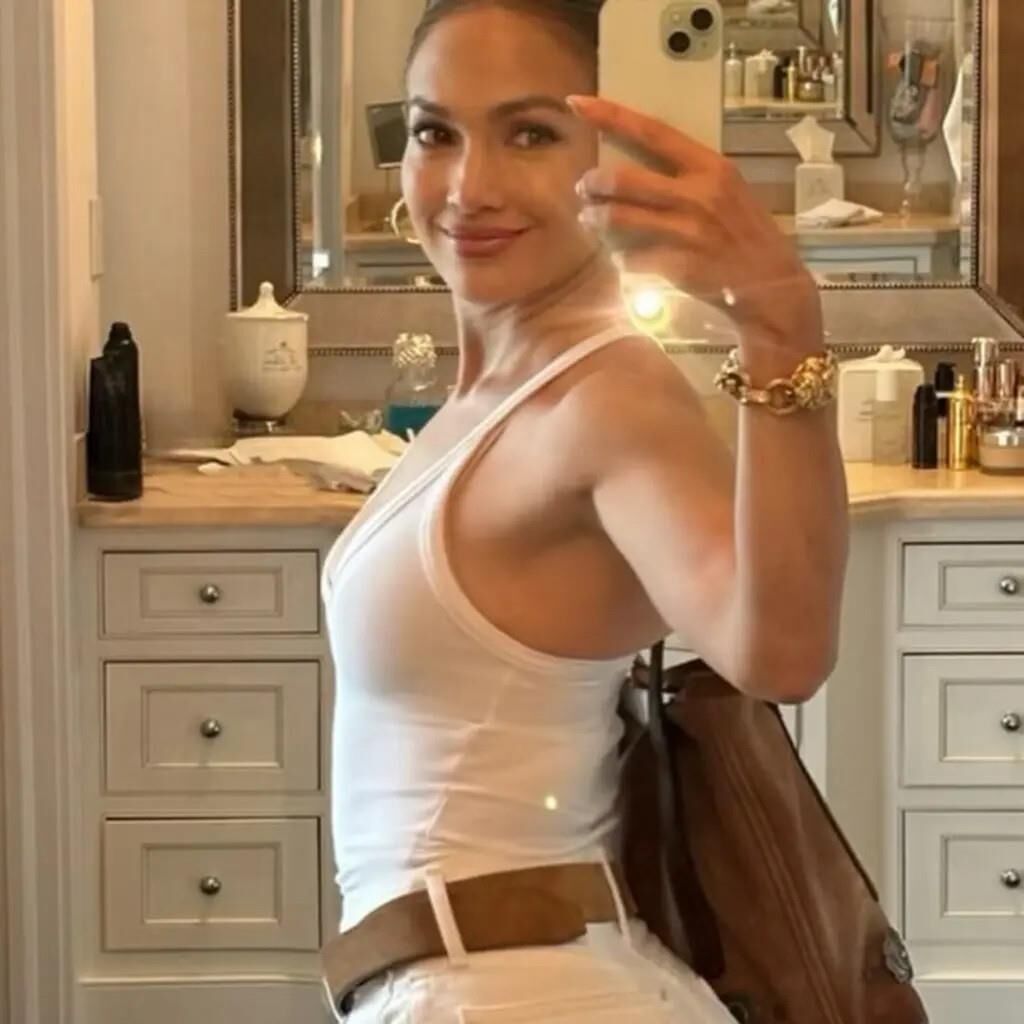 Jlo Selfie