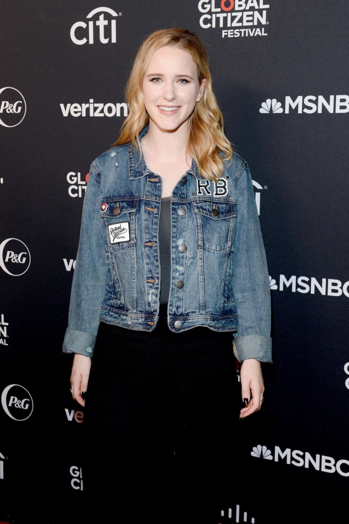 Rachel Brosnahan enge Hosen