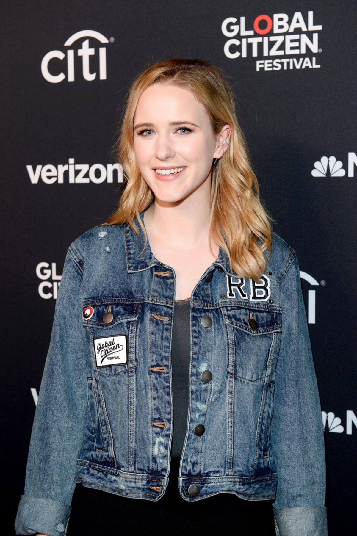 Rachel Brosnahan enge Hosen