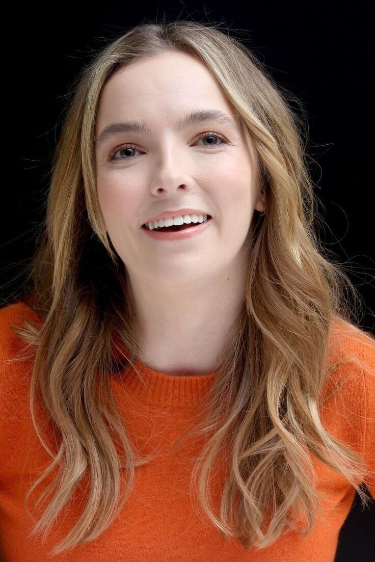 JODIE COMER