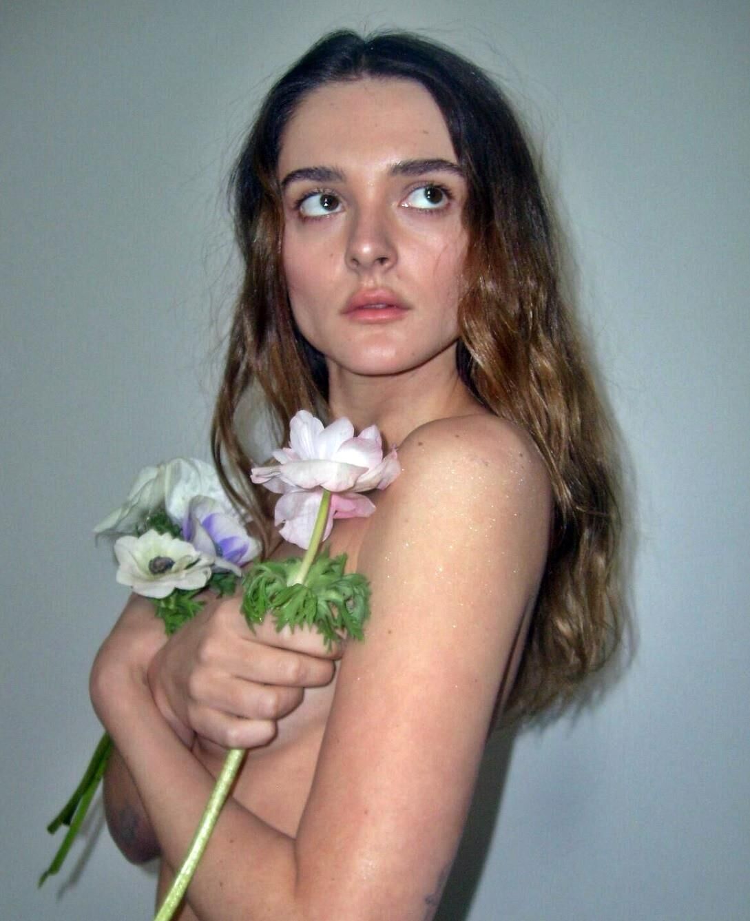 Celebs Hiding Tits 