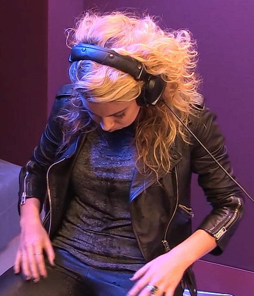 Tori Kelly In Leather & Wet!!!