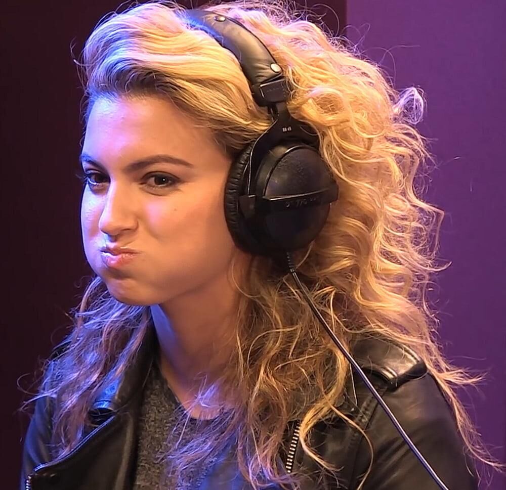 Tori Kelly In Leather & Wet!!!