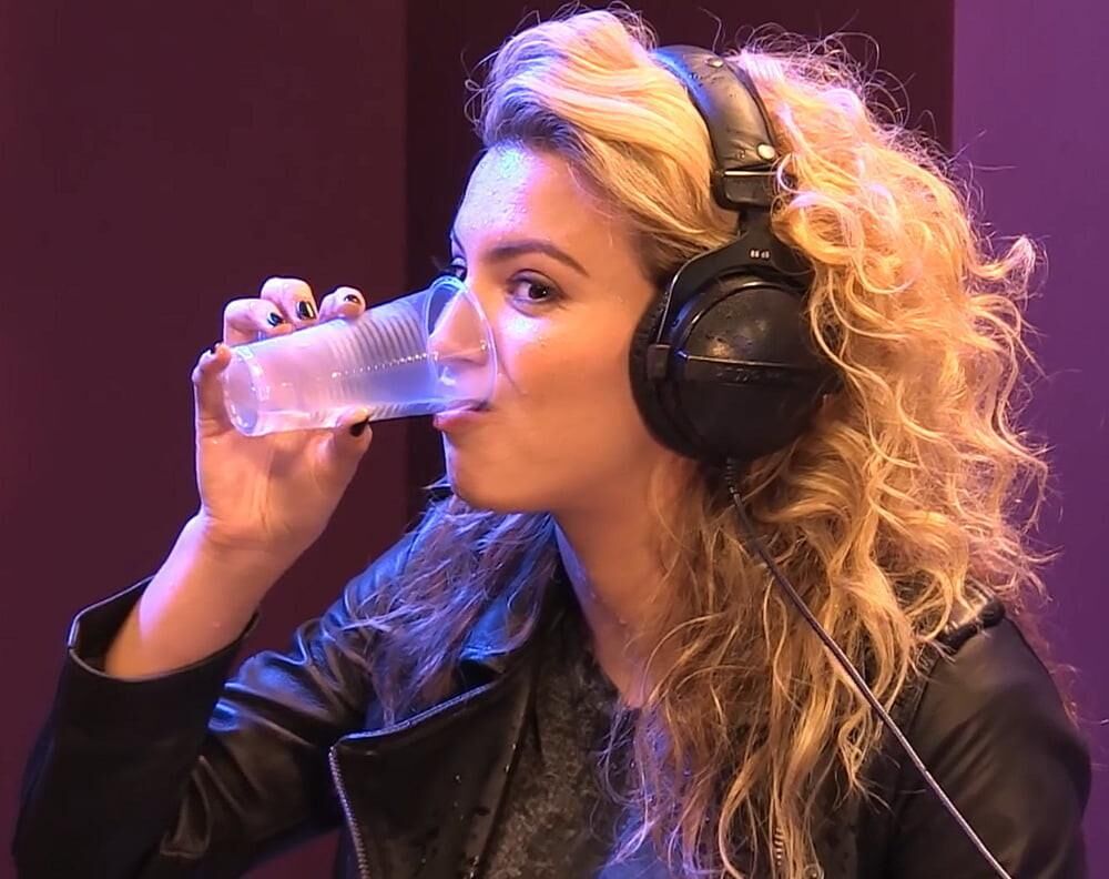Tori Kelly In Leather & Wet!!!