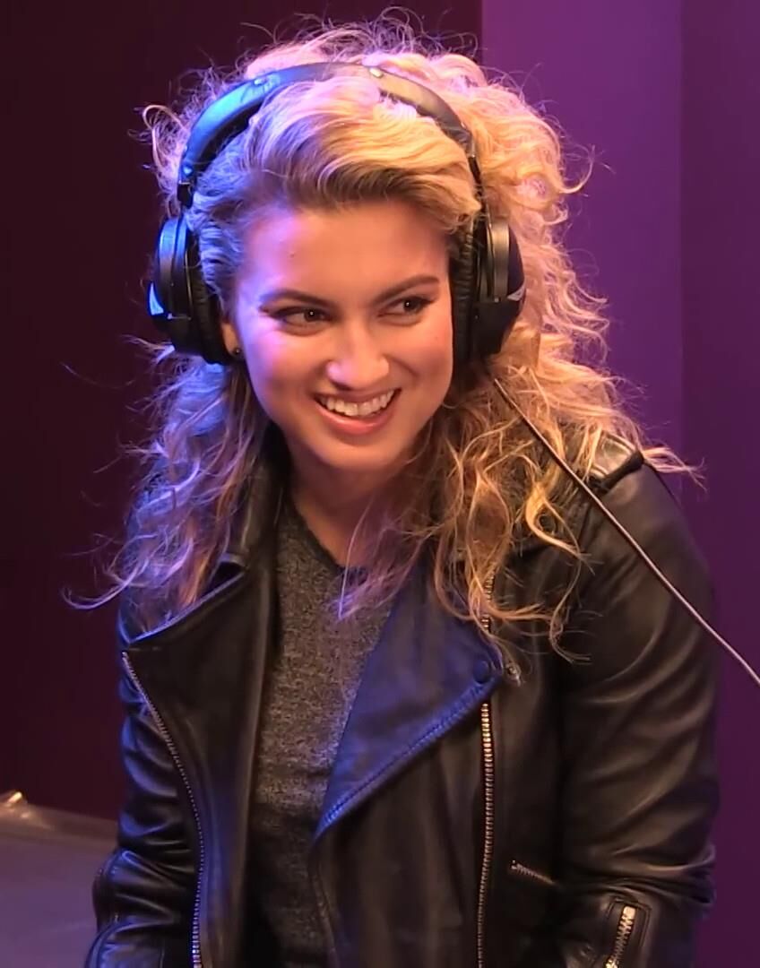 Tori Kelly In Leather & Wet!!!
