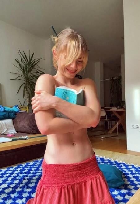 Celebs Hiding Tits 