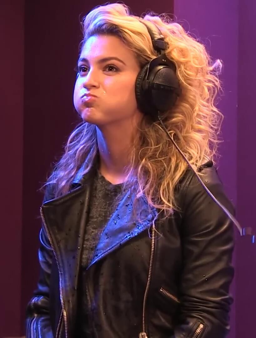 Tori Kelly In Leather & Wet!!!