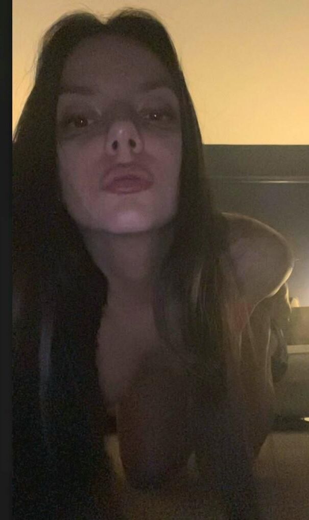 Dafne Keen Photo #