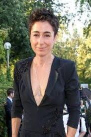 Dunja have saggy Titts 