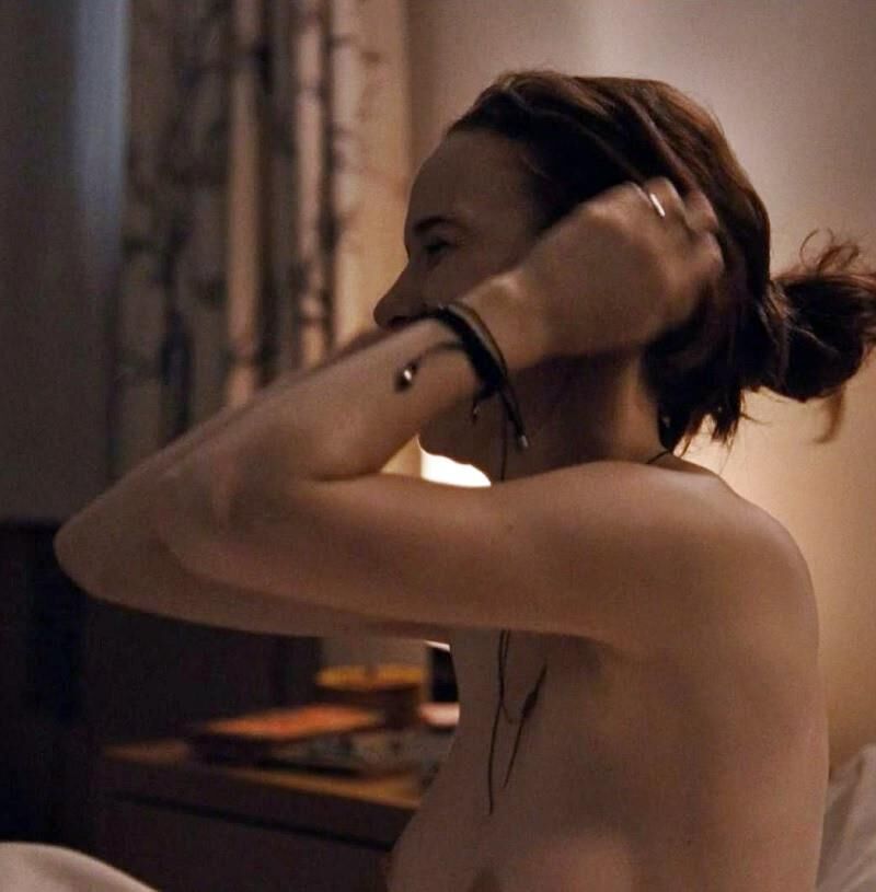 Celebrity Side Boob 