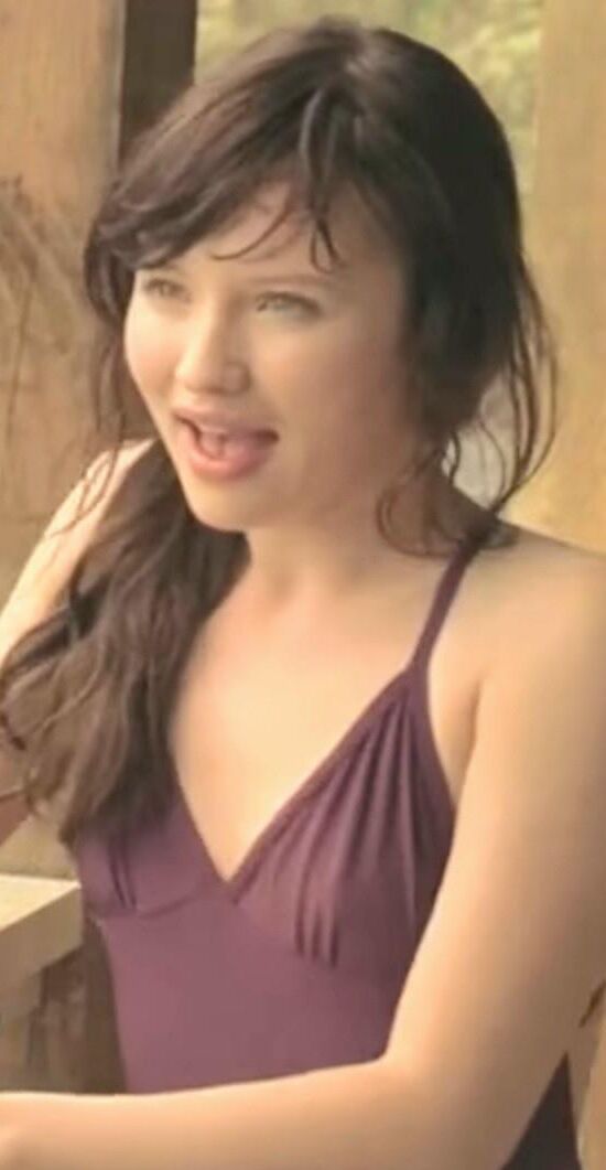 Emily Browning The Univited #