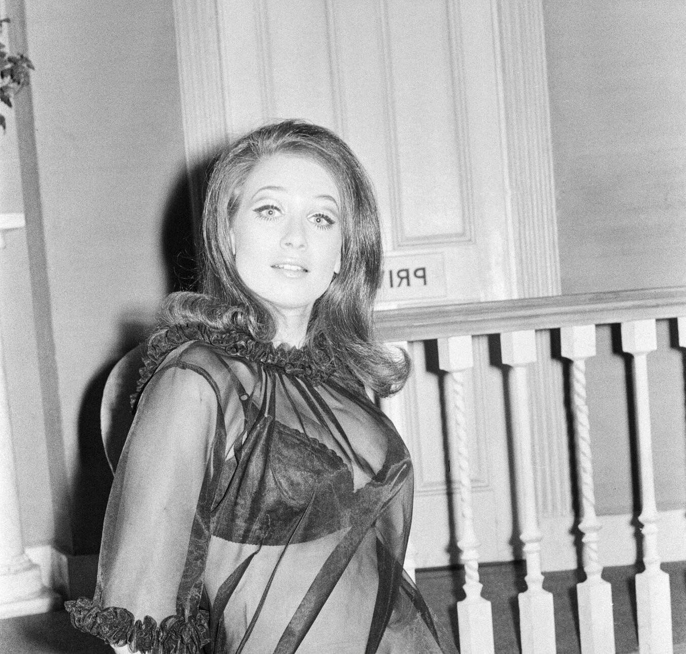 Valerie Leon