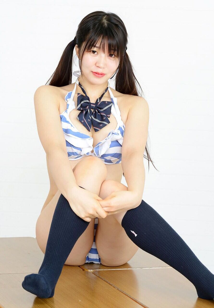 Idol AV japonês Sakura Ayana O momento dos botões uniformes voam