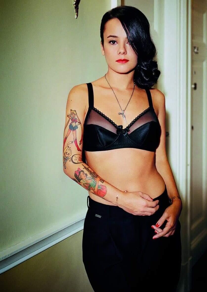 Alizee : ma deesse. Elle peut tout me faire faire 