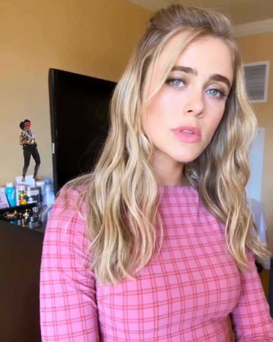 Melissa Roxburgh 