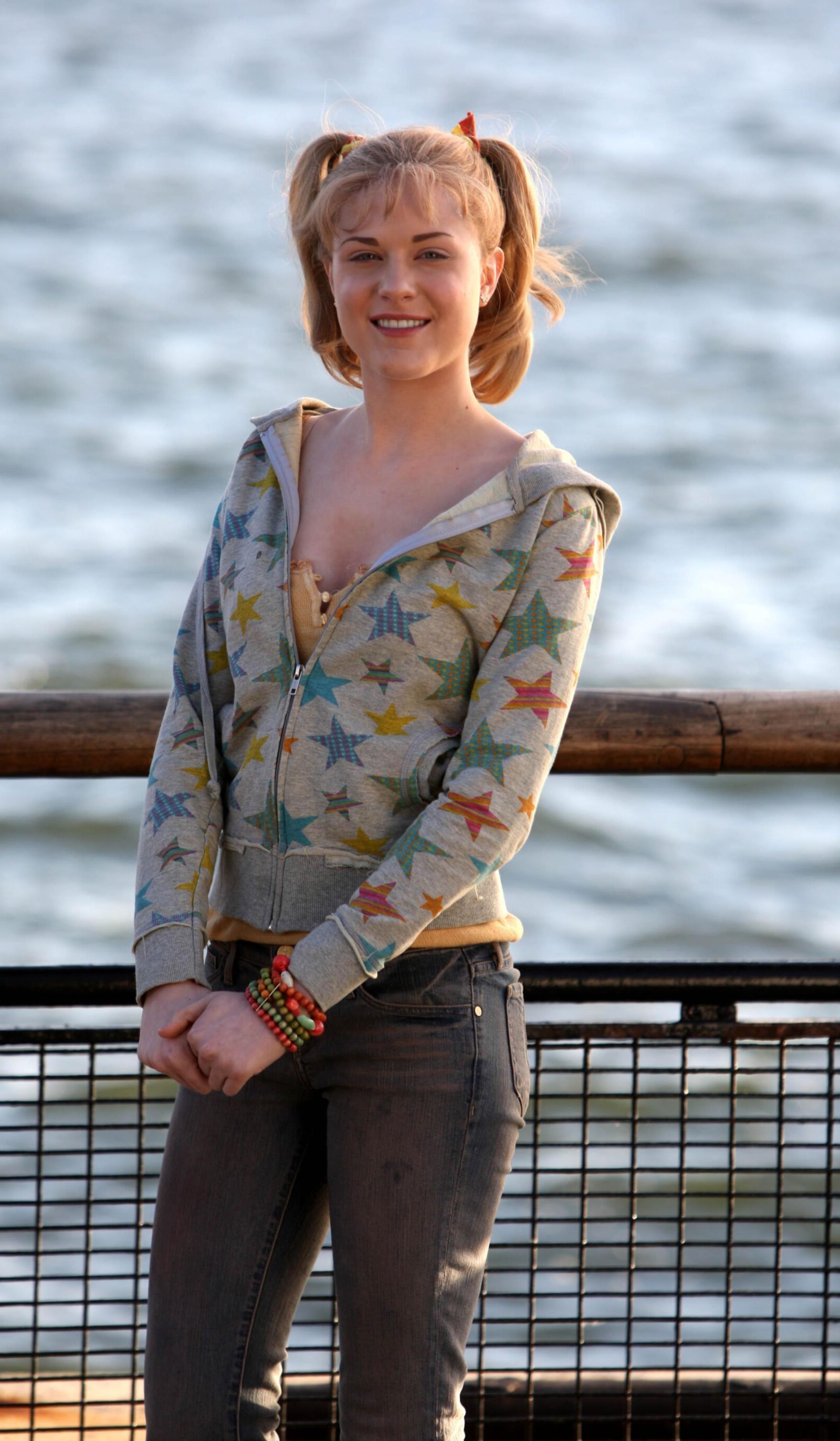 Evan Rachel wood is hot 