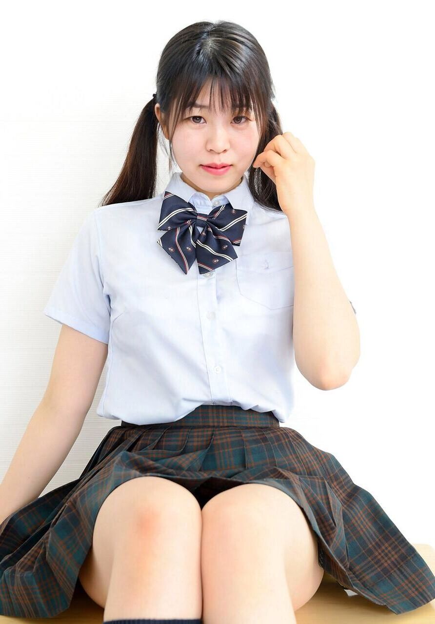 Idol AV japonês Sakura Ayana O momento dos botões uniformes voam
