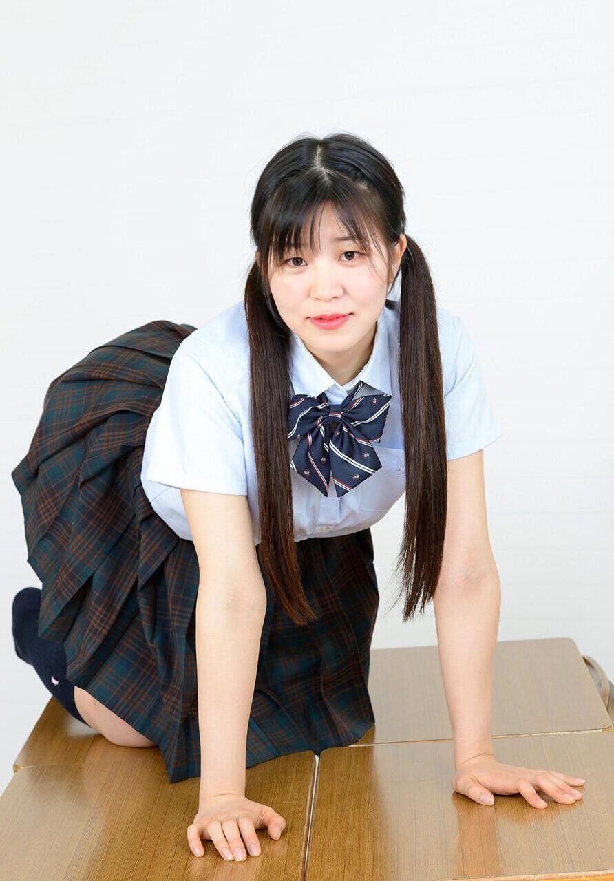 Idol AV japonês Sakura Ayana O momento dos botões uniformes voam