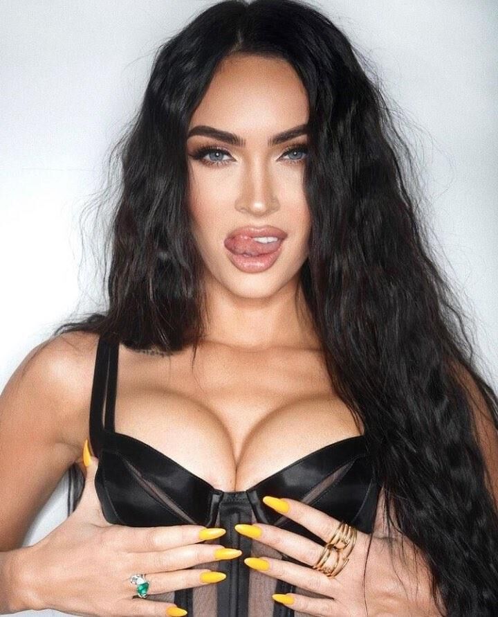 Hot Celebs Teasing Us In A Very Good Way 