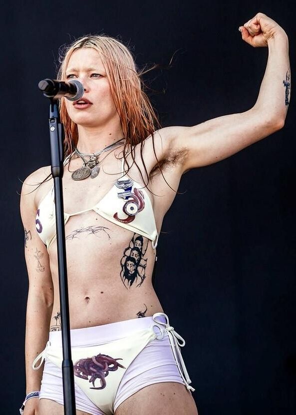 Hairy Celebrity Armpits 