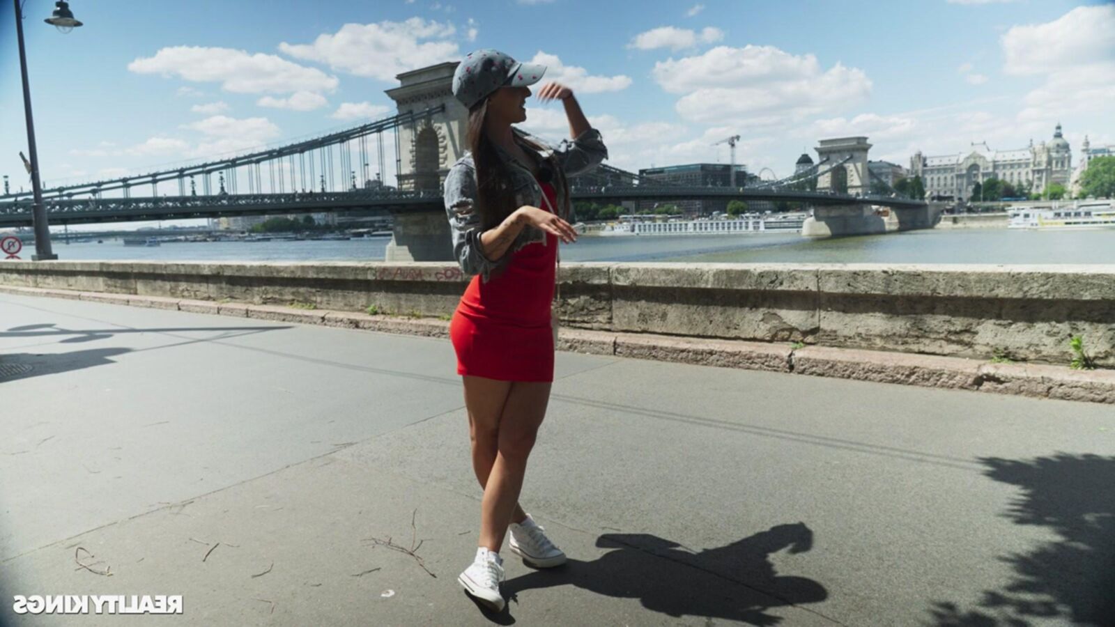 Amirah Adara Yo Crown dans une Pornstar