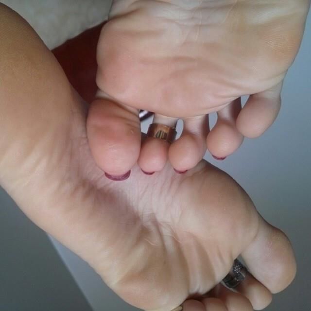 Pieds de la déesse latina Rayran