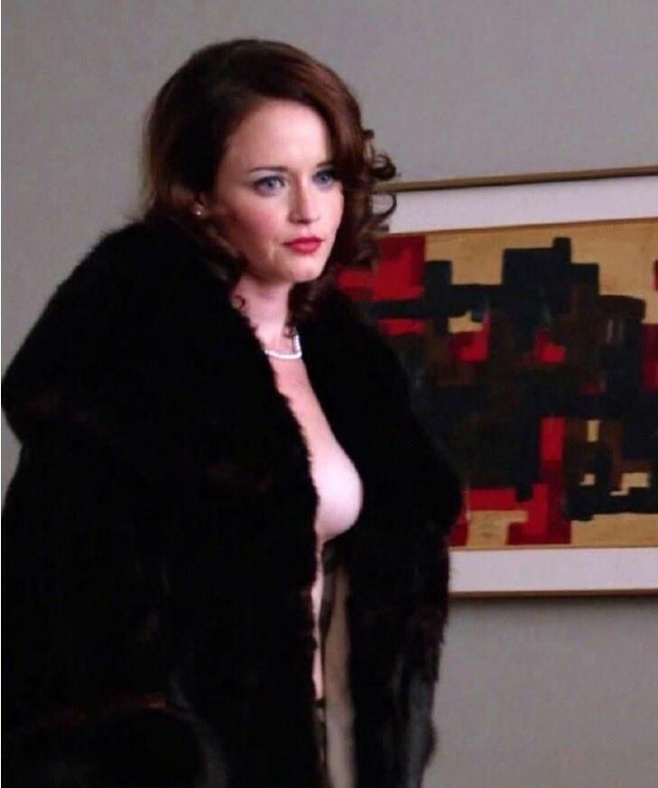 Celebrity Side Boob 