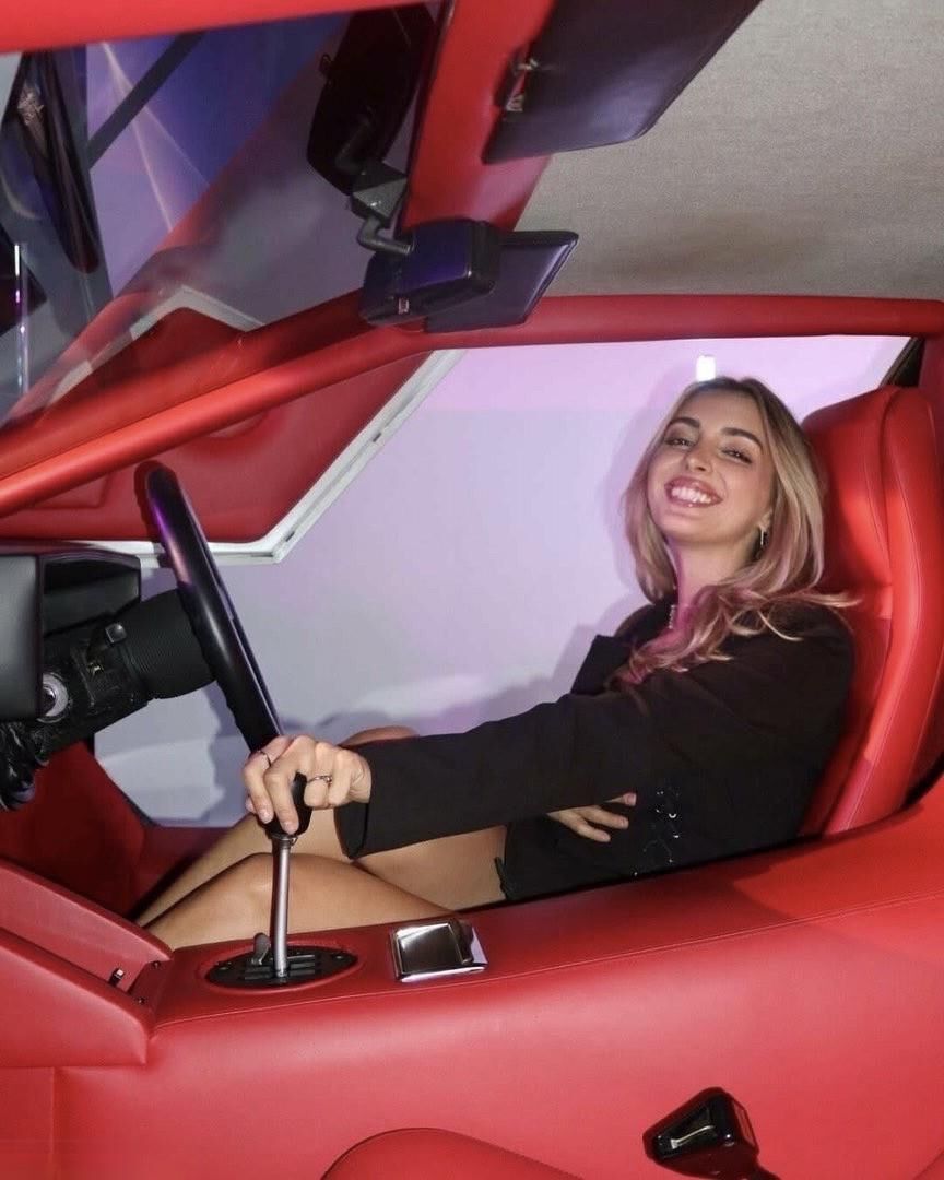 Emelia Sexy Beauty Forby Blonde Youtuber Mechanic Girl Mixed Hot Hot