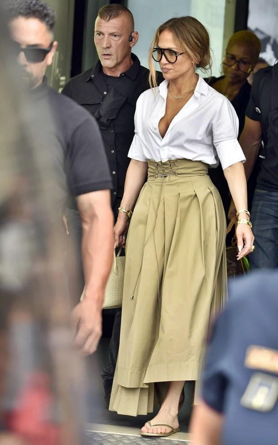 Celebrity Side Boob 