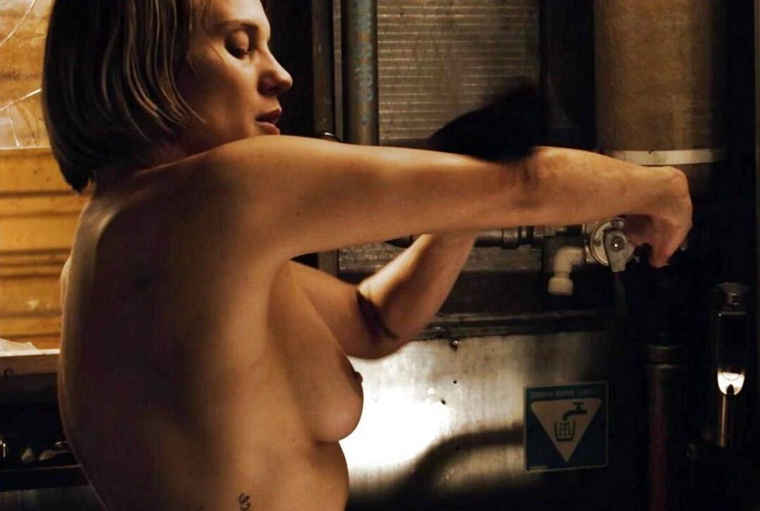 Celebrity Side Boob 