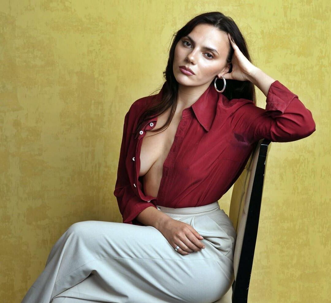 Celebrity Side Boob 