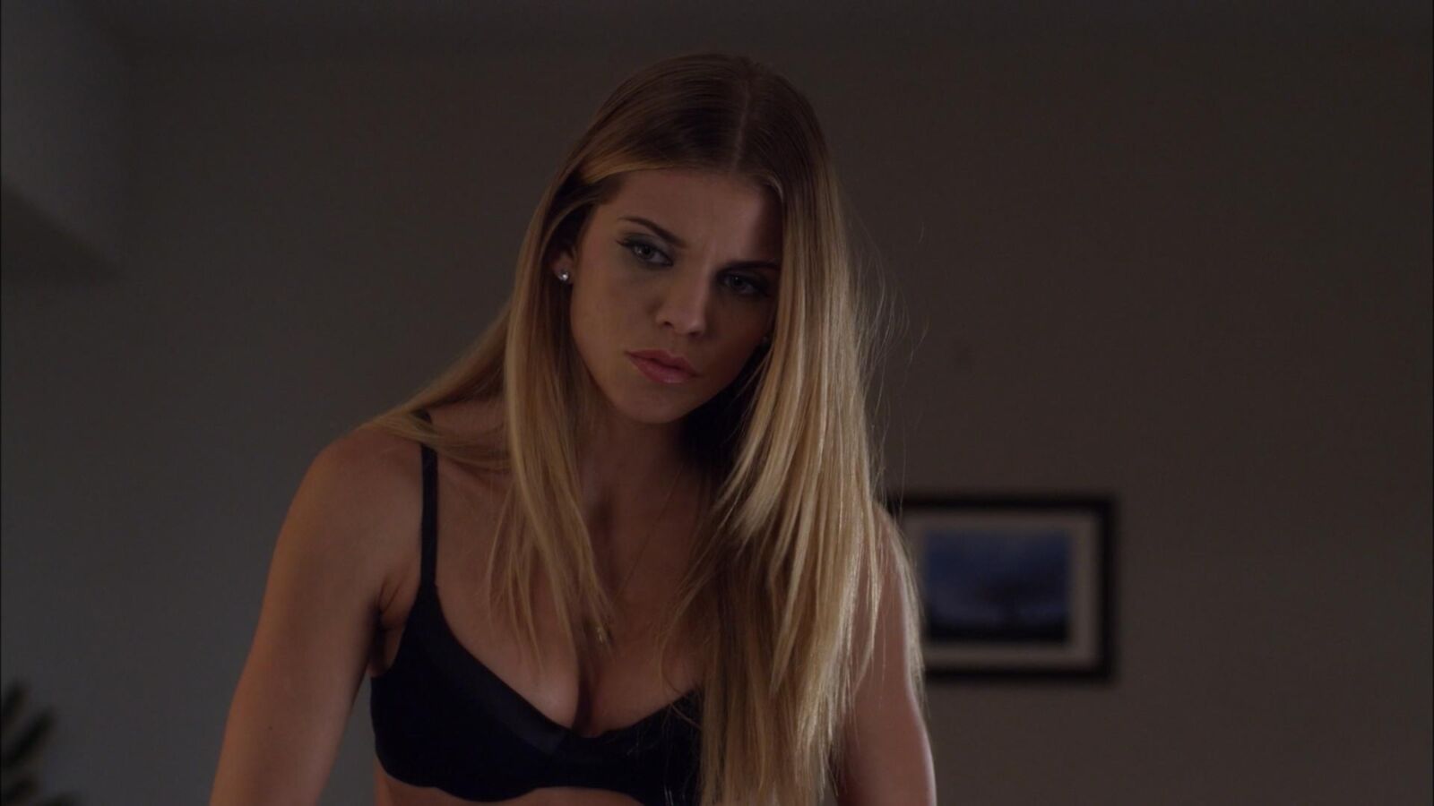Annalynne McCord est chaud