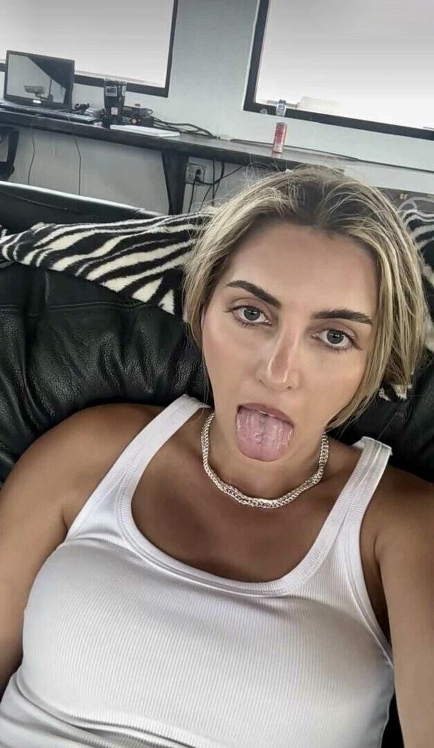 Emelia Sexy Beauty Forby Blonde Youtuber Mechanic Girl Mixed Hot Hot