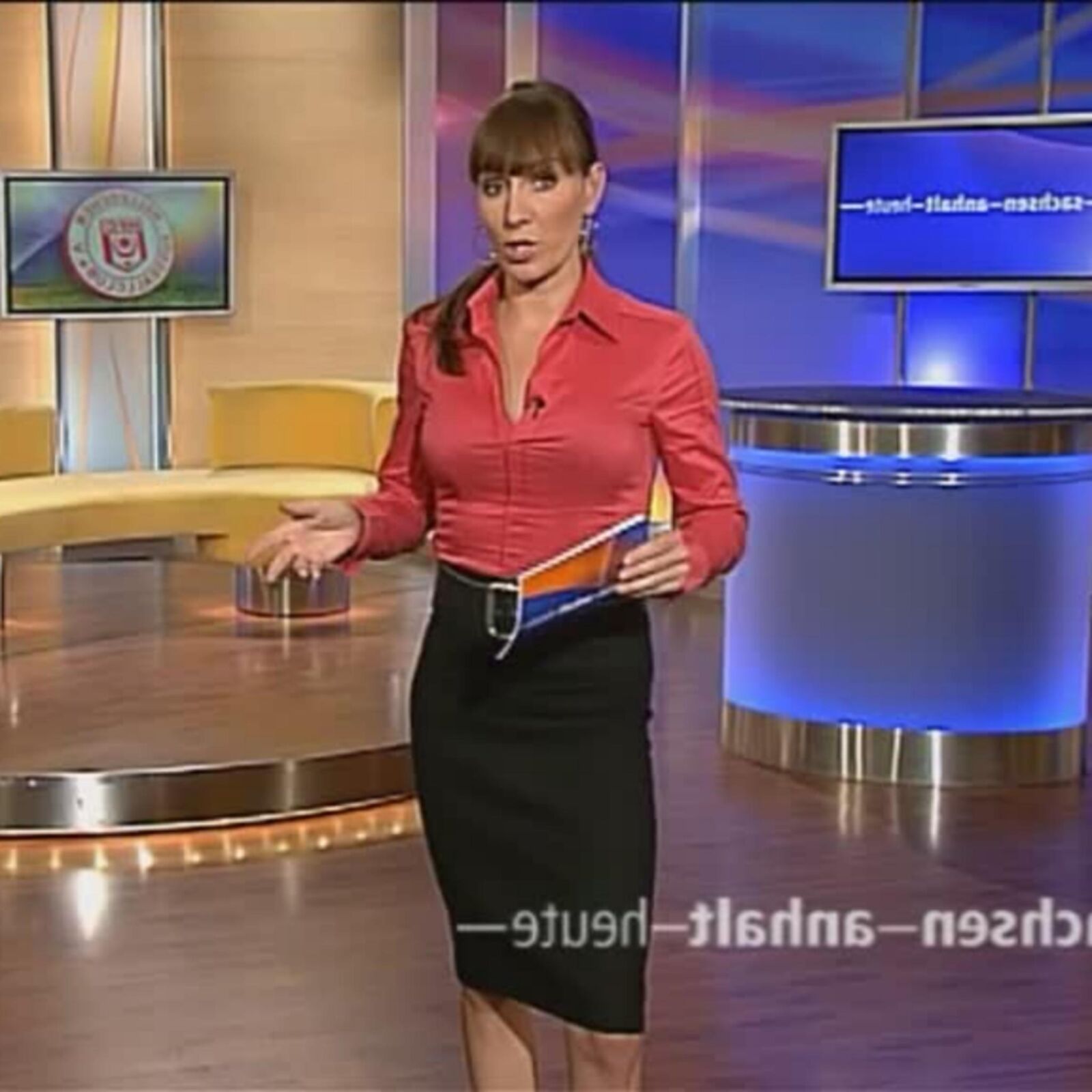 Susi B. GEZ Edelhure in feinen sexy Outfits zum ficken ! 