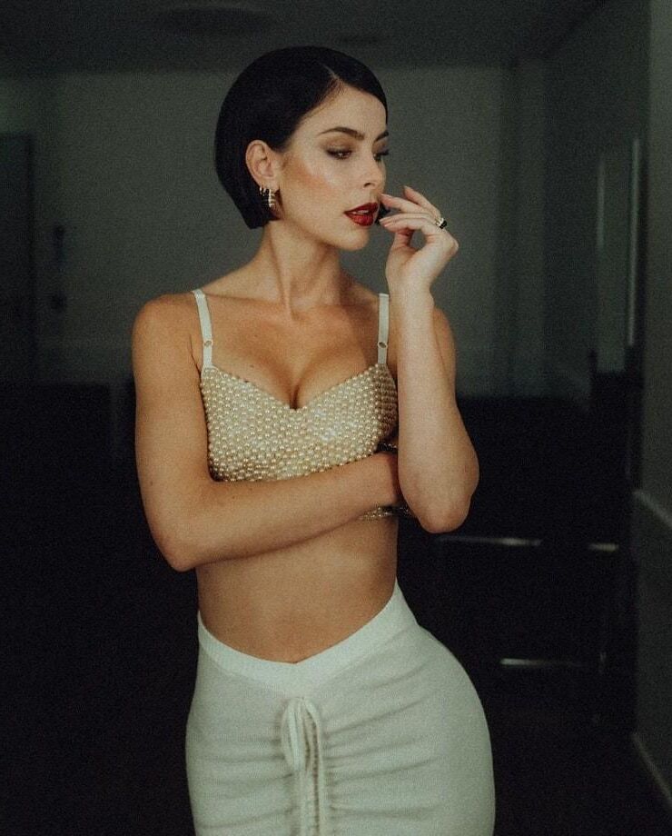 The incredibly hot body of Lena M.L.