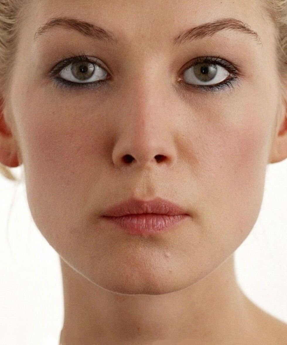 Rosamund Pike excitant les photos