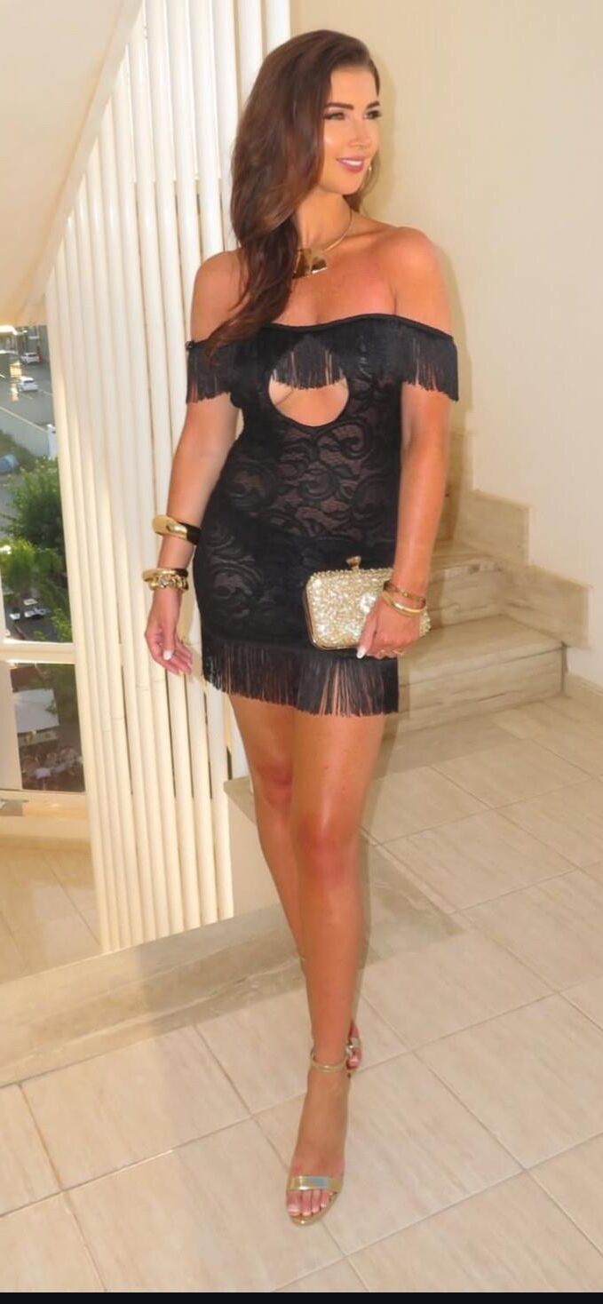 La présentatrice de la télévision sportive britannique Kate Tracey a l'air sexy en vacances