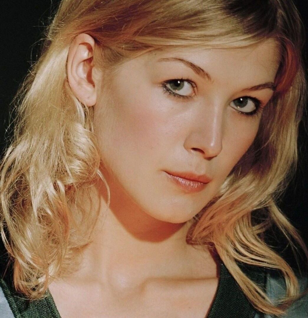 Rosamund Pike excitant les photos