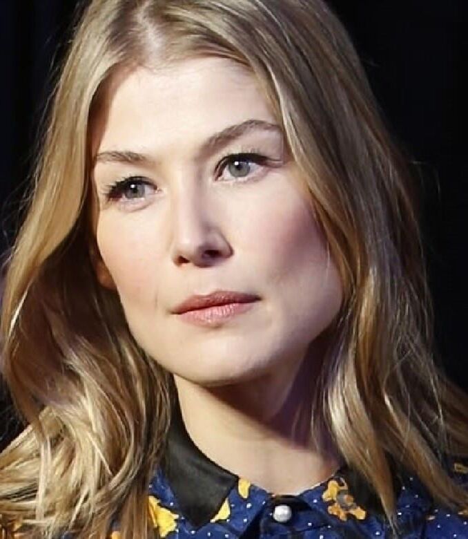 Rosamund Pike excitant les photos